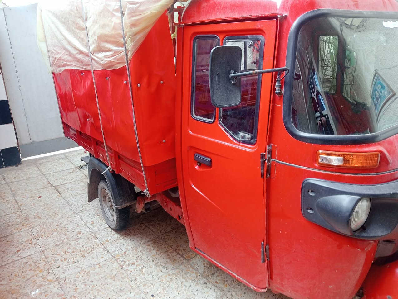 سلام عليكم تكتك حمل للبيع موديل 19 مرقمة السعر 4ونص بغداد حي السفير ***********
