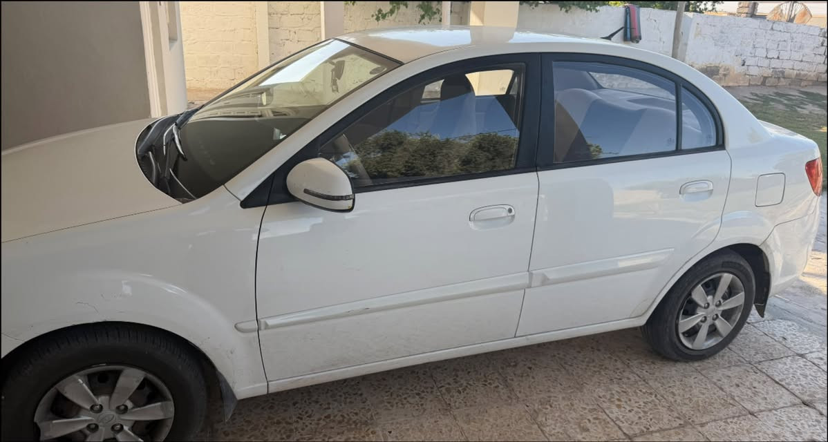 كيا ريو للبيع ٢٠١٢ السعر ٩٠ ضررها بباب النفر الكدام تقريباً شبر مكينه ١٤
للتواصل ***********
سياره جاهزه وحلوه

