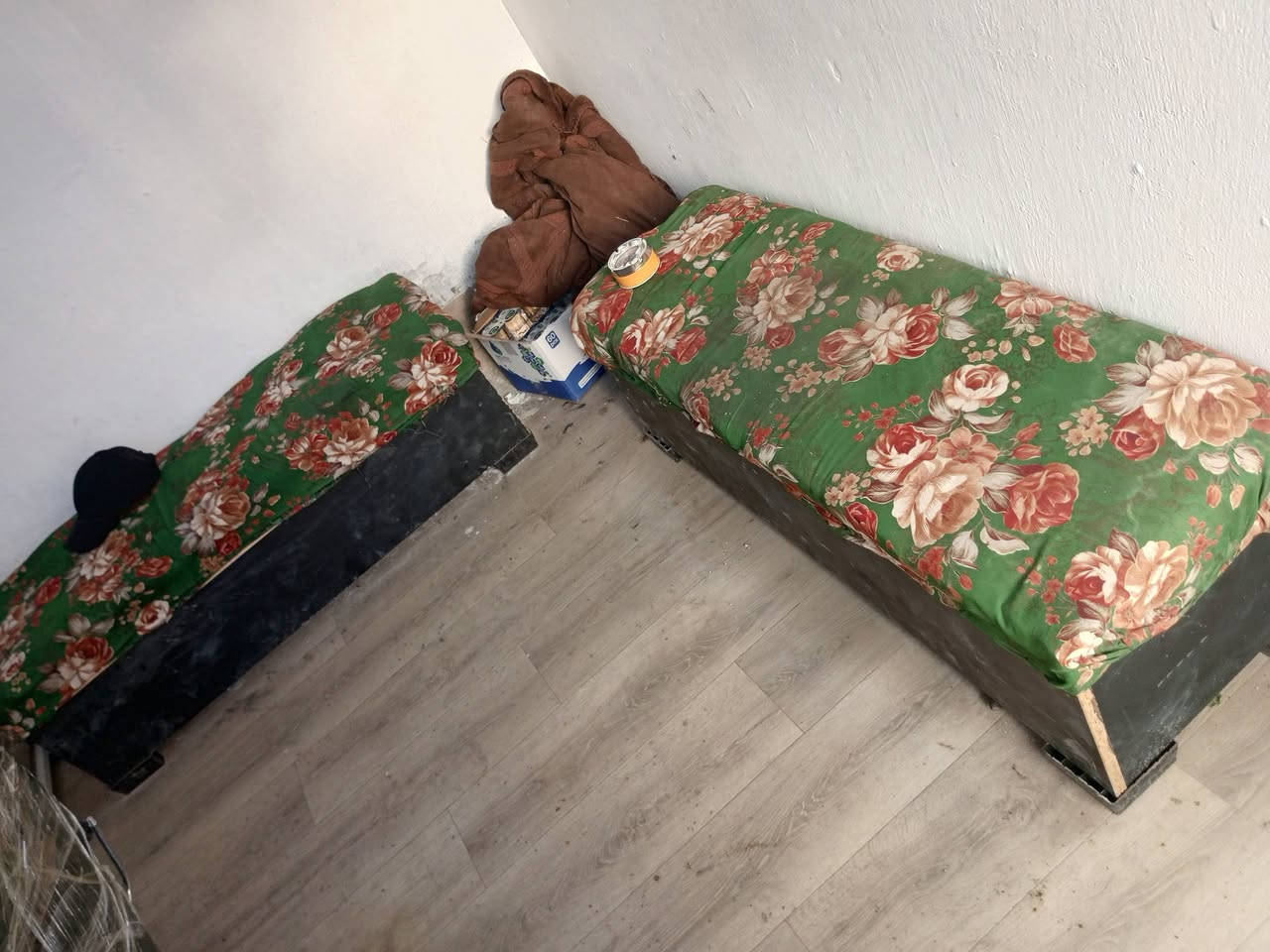 غراض حلاقه مستخدمه سبوعين
للبيع 
عنوان ..بهرز 
‏‪***********‬‏
