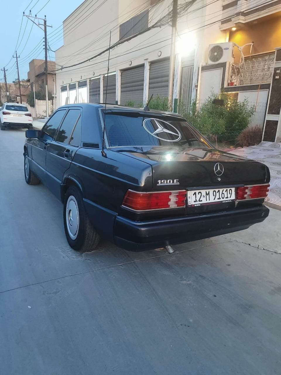 مارسيدس طياريين حجم E190
موديل 1990
محرك ونجي 2000
كير اوتوماتيك 
تبريد وتدفئة شغال 
تايرات نظيفة
بطارية جديدة 
صبغ جمالية 
رقم جديد 
كهربائيات شغالة
تواصل عل الرقم: *********** 
سعر ٥٧ ورقه وبي مجال بسيط 
ا موصل, نينوى
