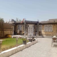 للبيع بيت مساحه 500متر يحتوي على 3غرف نوم 5×5ومطبخ 5×9 وستقبال5×10و هو...