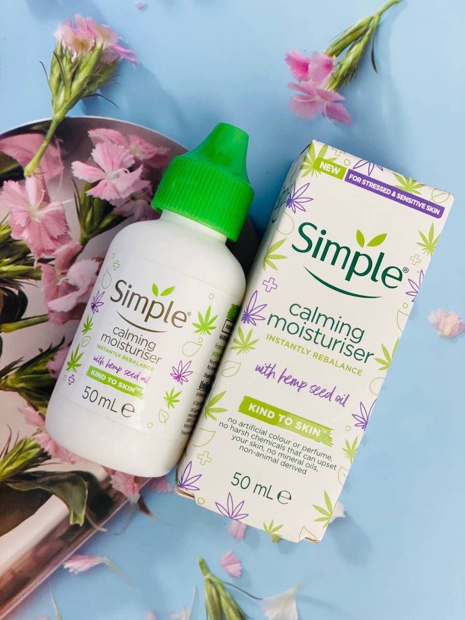 ✨ إذا بشرتج حساسة وتتأثر بسرعة، هذا المرطب راح يصير حبيبج اليومي 💚
كريم سمبل:
💧 ترطيب خفيف بدون ما يثقل عالبشرة
🌸 مناسب للبشرة الحساسة
🚫 خالي من العطور والمواد القاسية
🌿 يحتوي على فيتامين B5 + فيتامين E لدعم نعومة ونضارة البشرة

ملمسه خفيف وسريع الامتصاص، يخلي بشرتج مرتاحة وناعمة طول اليوم 😍
ينفع للنهار والليل وتكدرين تستخدمينه قبل المكياج همين 👌


**إذا كنت صاحب هذا الإعلان وتريد حذفه لأي سبب، رجاءا أرسل رسالة إلى الدعم الفني**