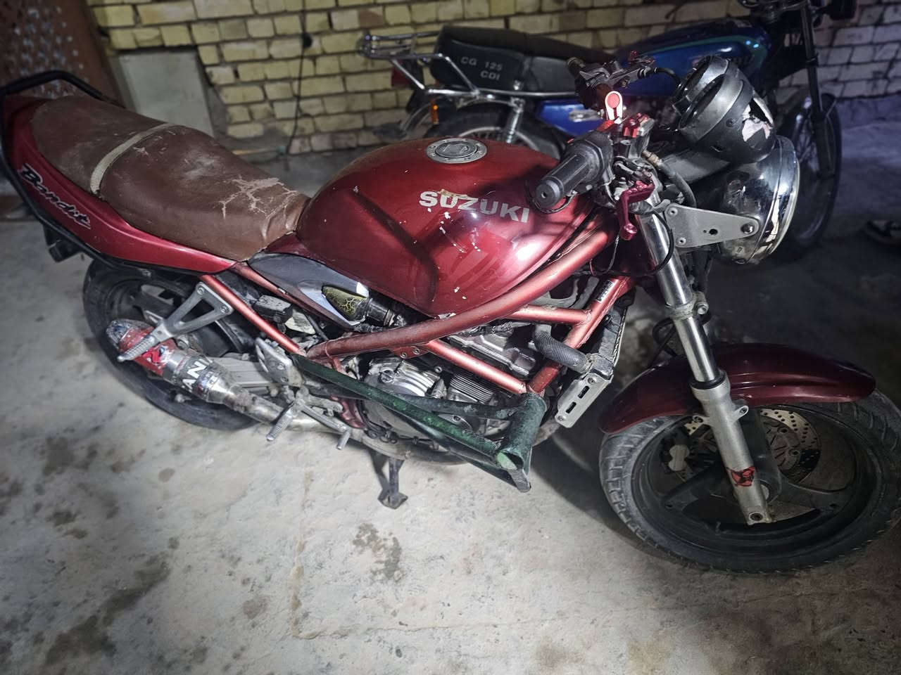 سلام عليكم بانده للبيع مكينه مامفتوحه وماحاط صبانه عليهه محرك ربع 250 العنوان النجف حيدريه المكينه مبرمجه  السعر مليون وبيه مجال للشراي ***********
