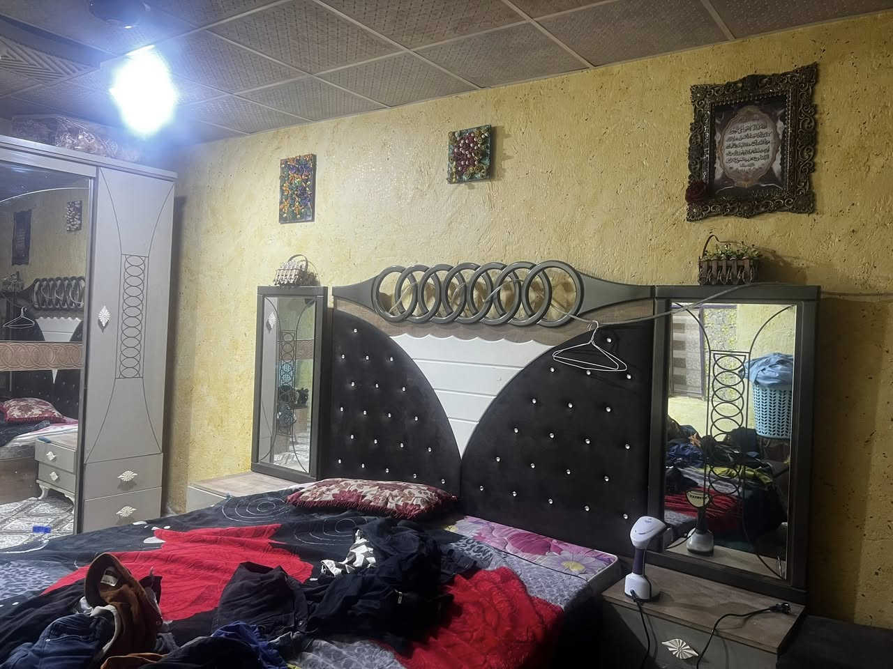 ياالله سلام عليكم بيت البيع تجاوزالمساحه مايقراب 100اله125 متر يحتوي البيت على غرف منام 1صاله ومطبخ وصحيات  علمن البيت كله عكاده وبيت نضيف وجاهز ماناقصه اي شي البيت كله سراميك الستفسار تصال على رقم تالي المعرفه المزيد وسعر وباقي تفاصيل *********** عقارات ابوعلي جابري مكان البيت 5ميل حطين
