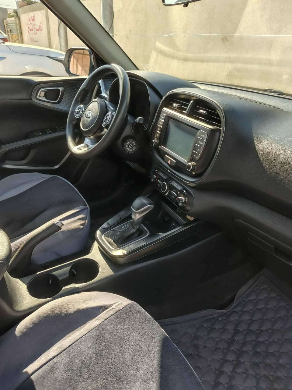 السلام عليكم
صول موديل 21

رقم بابل
 
لون سلفر
 
ماشيه 90m

موصفات عاديه

رادار حساسات

تحكم ذاتي 

توقف ذاتي

محرك دوش 2000 

بيه ضرر جاملغ امامي مبدل 

وتصليح بال باب مال الصدر 

صوره الحادث موجوده بالمنشور
 
سعر 137وبيه مجال 

بابل /حي الجزائر

***********
