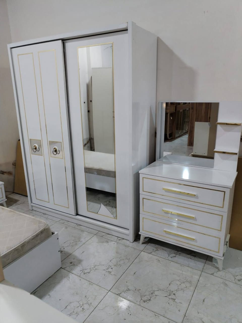 غرفه نوم اخو الجديد سعر 375 بيها مجال بيع مستعجل للاستفسار ***********
