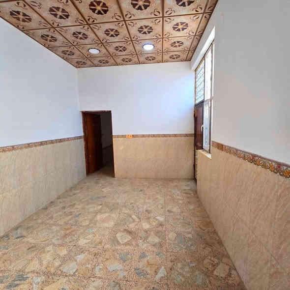 بيع مستعجل ١٠٠متر طابقين. 🏡 اساس وسقف صب كونكريت بناء طابوك الطابق الثاني فرمستون. 🧱 يحتوي على غرفتين نوم صالتين مطبخ صحيات استقبال  شارع ١٠متر قرب شارع تبليط. 🛣️ عنوان الدار النجف الأشرف كوفه براكيه مقابل مدرسه الشهيد علي الرماحي خلف مخبز الشاكرين. 🏫 سعر الدار ٤٣مليون. 💰 للإستفسار مراجعه مكتب القمه الكوفه شارع المعمل قرب شارع المطار القديم مجاور صيدليه بلال مقابل صيدليه زحل جوار شارع سيد حبيب ***********مكتب ***********.مكتب 🏢
