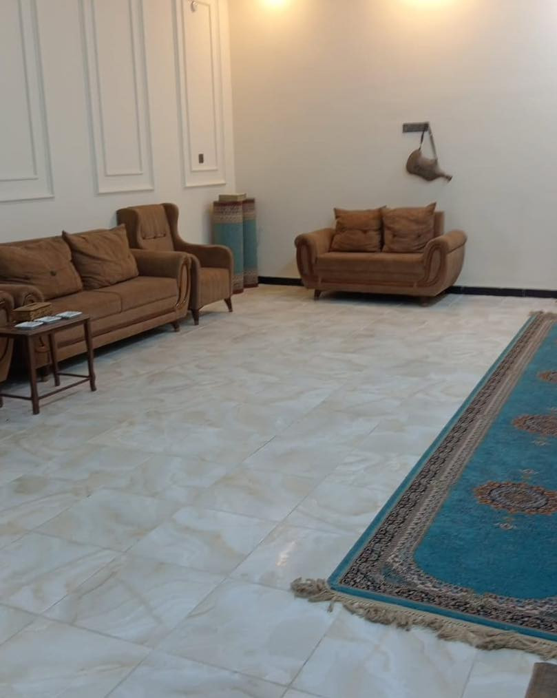 دار للبيع في الطيارين 
المساحة 300 متر واجهة 15
الطابق الاول يحتوي على غرفتين وحدة سويت ومطبخ حار وبارد وصالة ومنور وكراج 
والطابق الثاني واصل للسقف غير مسقف
مطلوب اسكان 70
للأستفسار مراسلةالصفحه او الاتصال ع الرقم التالي ***********
او زياره المكتب التقيه شارع عشرين مكتب يحيى التميمي للعقار
يتوفر لدينا قطع بجميع التوزيعات
