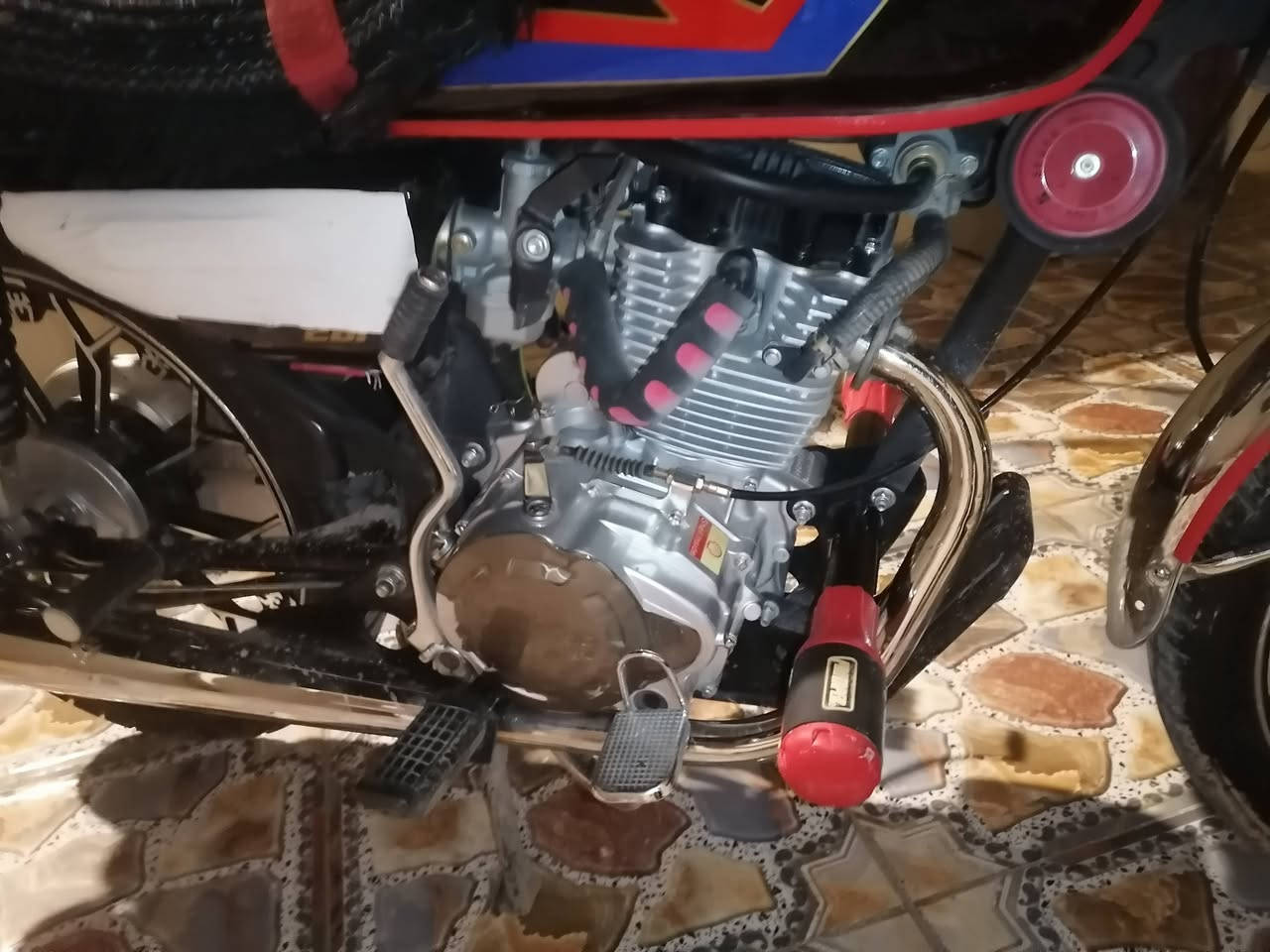 سلام عليكم دراجه نامي برو هونزده 24حيل نضيفه سبانه مطاخه صالنصهs600 دراجه مصروفه عليهه هواي ومرتبهه
مكان خانقين موجود رقم واتساب***********
