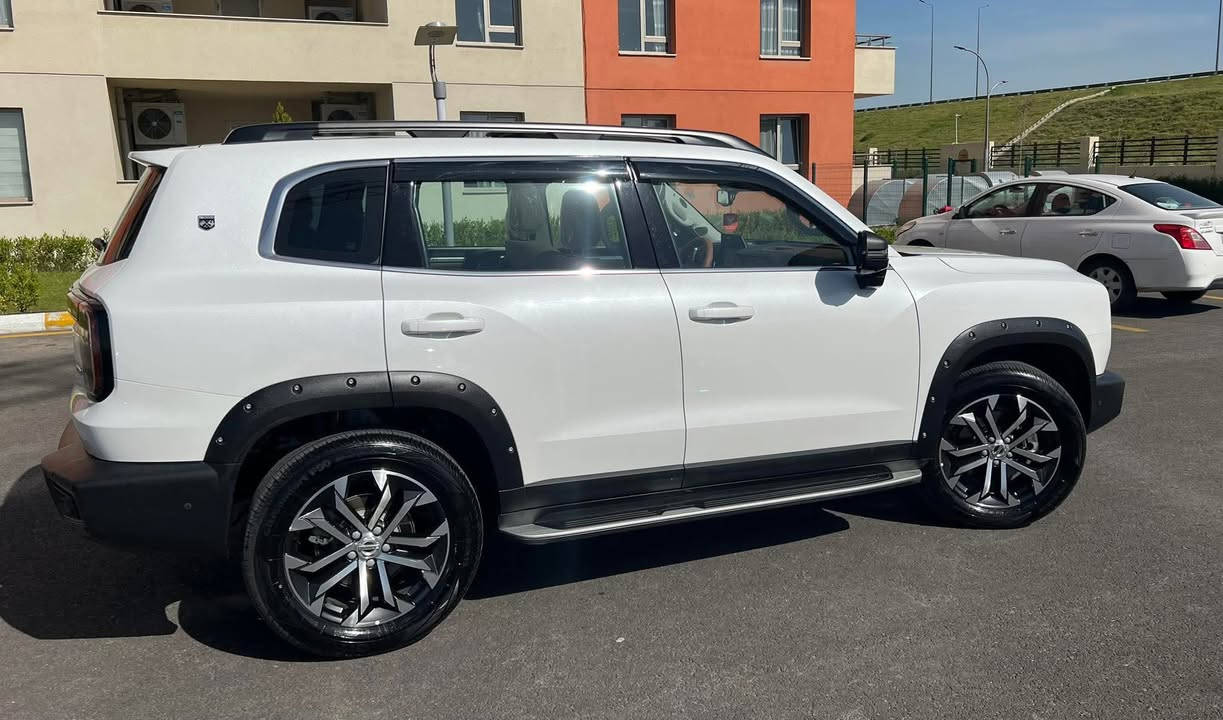 هافال داركو (2022) 
ماشية 45 الف
رقم السيارة اربيل

مواصفات السيارة
محرك 2 0 تيربو
قوة 200 حصان وعزم 325 نيوتن متر
گير سبع سرعات
انماط قيادة 7

الداخل الكشنات جلد
شاحن وايرلس
كاميرات 540 درجة
كشنات كهرباء للسائق والراكب
تدفئة وتبريد كشنات مع مساج كشن السائق
مناخ التبريد منفصل للسائق والراكب

مواصفات الامان
6 ايرباك
حساسات امامية وجانبية وخلفية
مثبت سرعة تفاعلي
نظام المحافظة على المسار
نظام تحذير التصادم الامامي والخلفي
نظام النقطة العمياء
نظام المكابح الطارئ
نظام قارئ العلامات المرورية
نظام الاصطفاف والخروج من المواقف الذاتي

وبعد مواصفات عديدة جدا

السيارة ضمان شركة نهج العراق
ومابيها اي نقص

سعر السيارة 27 مليون وبيها مجال 
مكاني كربلاء او بغداد
للاستفسار الاتصال على: ***********
