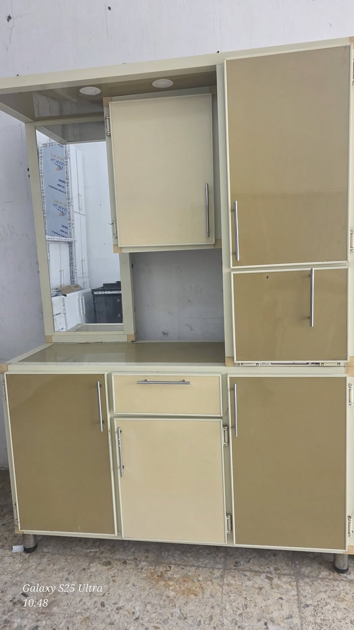 كاونتر مستعمل نضيف جداً للبيع مكاني نجف توجد خدمة توصيل ***********
