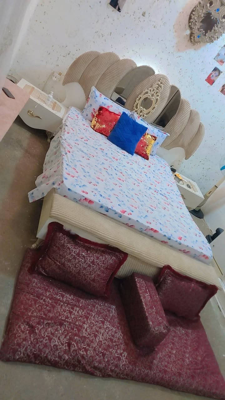 غرفه ٧ قطع تضافتها ٩٠ بلميه خشب ثكيل وياها دوشك طبي نومته حيل مريحه نضافته ٩٠ بلميه ٤٠٠ قفل واصلا بيتك شراين خبروني ***********  ***********
