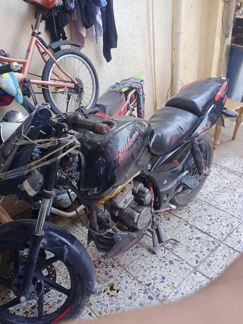 السلام عليكم
دراجه لبيع متروكه شغاله مكينه نضيفه بيه صوت جواكيك
كهرابايات شغاله نكره سلف مكاني شهداء العبيدي
***********
