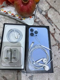 ايفون 13 • اصليه • شاحن وسماعات