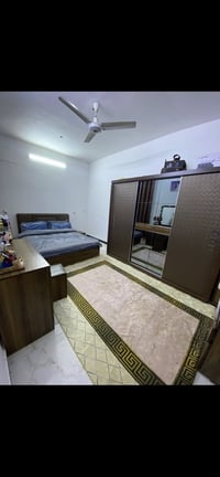 غرفه للبيع • نظيفه جدا • قابلة للتفاوض