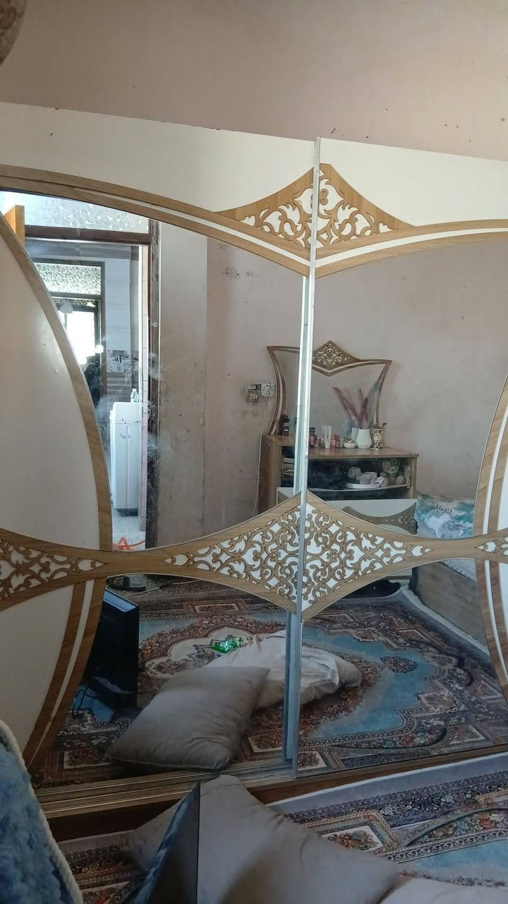 غرفه خمس قطع للبيع مكاني بغداد ***********
