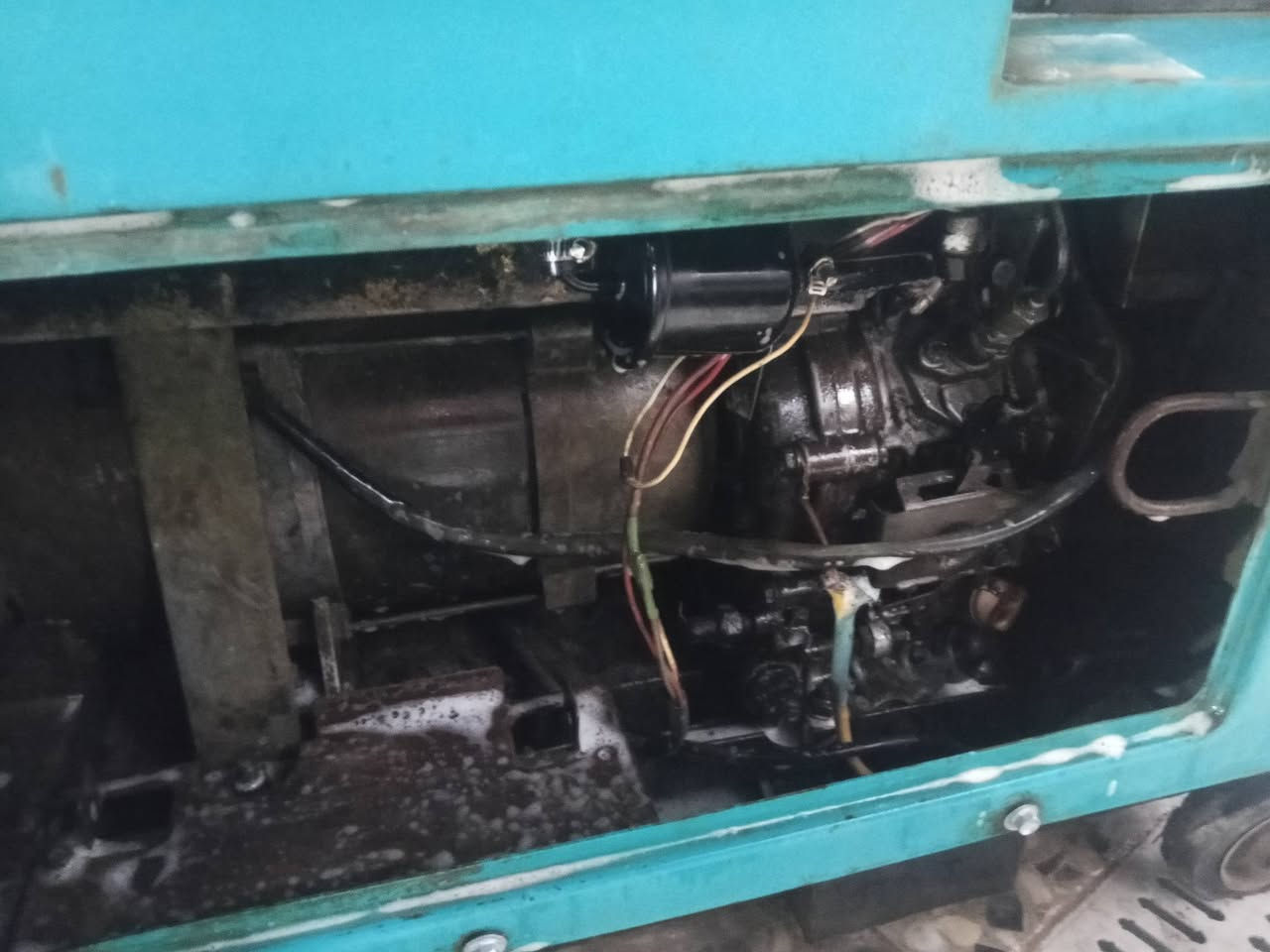 السلام عليكم مولد للبيع شغاله بس متروكه من العام سعر 300وبيه مجال ***********
