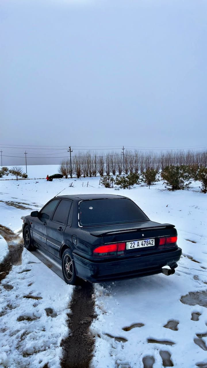 گڵاند مستەر بۆشی مۆدێل١٩٩١ فول مواسەفات بەس گێر عادییە هەموو گیانی بە شەرتە گێرو مەکینە تەقەو رەقەی بەشەرت سەیارەکە بە ناوی خۆمەوەیە سەنەوی  نوێییە تا ٢٠٣٠ .
ژم/ *********** أربيل, العراق
