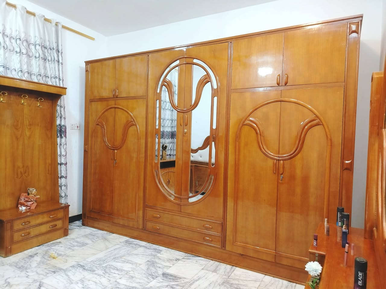 غرفة نوم تسكام صاج داخل وخارج شغل ضهر جرجوبه خمسه ملم استعمال قليل مابيها اي ضرر تكمه أخت الجديد العنوان حلة حي الجزائر ***********. ***********
