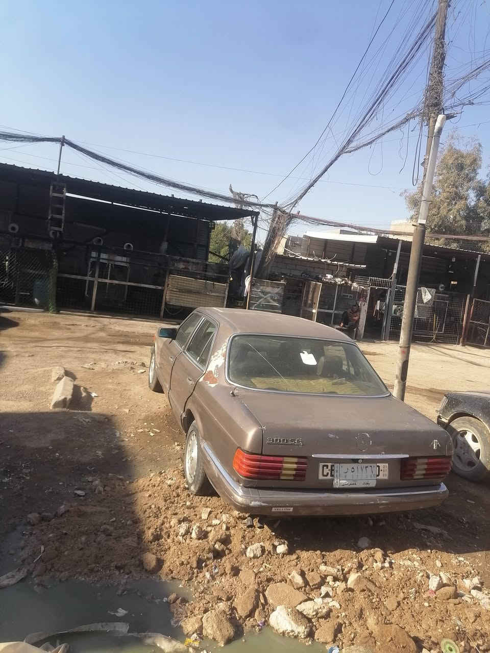 مارسيديس موديل 1991مكينه بلادي 300 رقم بغداد لون جوزي مكينه بيها بخار سعر 40 وبيها مجال اذا مراوس هم ترهم عنوان ابو دشير الدوره ***********
