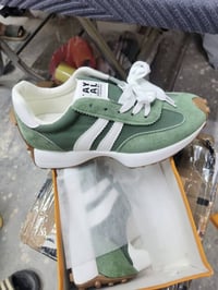 حذاء ماركة • مقاس ٣٩ • مقاس ٤١