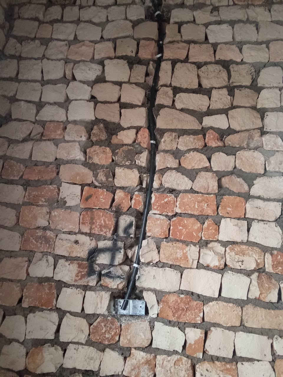 تم الحمدلله حفر بيت نزالات كهرباء في قضاء الرمانه على مكينة ودريل مواعيد مضبوطة ودقة في العمل بأسعار مناسبة الي  عنده حفر نزالات كهرباء يتصل على الرقم ***********
