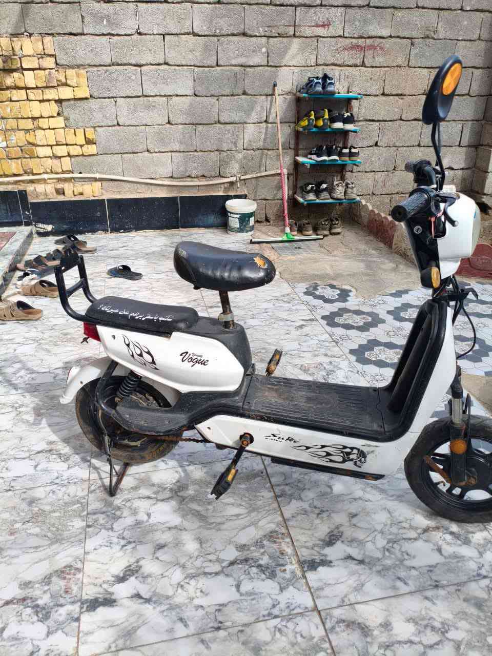 السلام عليكم
دراجه شحن للبيع 
اربع بطاريات سرعه 77 3 سرع لايت عالي ناصي سويج وبصمه وشاحنه وياه سله بس ماشاده مضاده للمي تشيل نفرين او تلاثه امرايات 
سعره 240 وبيه مجال للطيبين
الرقم ***********
العنوان واسط الكوت حي الحكيم معمل الاوكسجين قرب افران العلم
