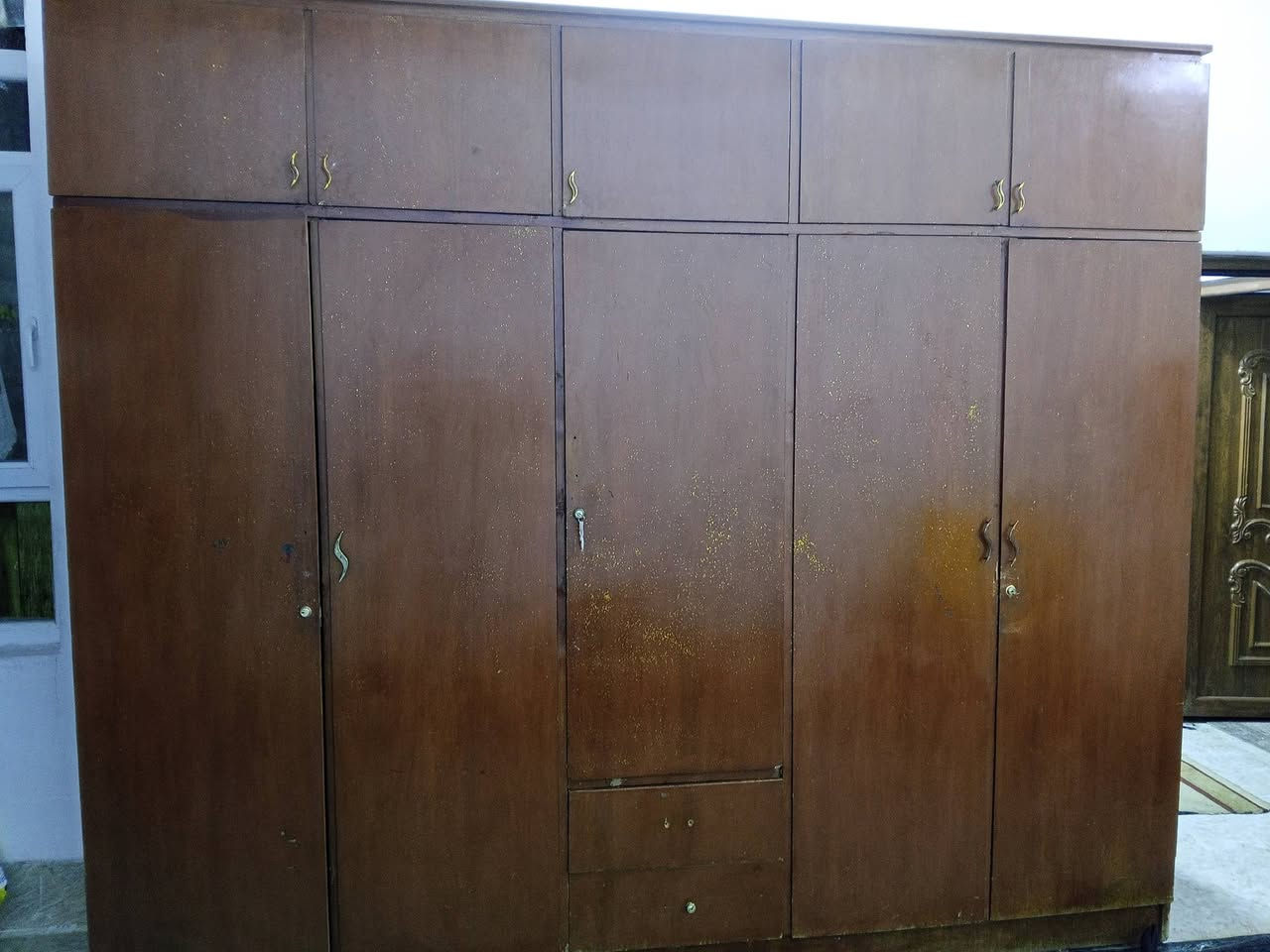 غرفة اخشاب للبيع العنوان الطوزحي العصريه  ***********
