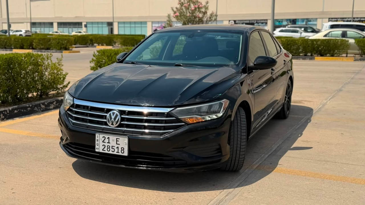 جيتا 2019 امريكي
سياره موصفات s
حادثها صندوك وربع جاملغ خلفي 
بدون دواخل بدون ايرباك 
ماشيه ١٠٠ ميل 
رقم سليمانيه تحويل ثاني يوم 
تخم تاير جديد صدر امامي خلفي كله جديد 
گير محرك كهربائيات كله بشرط 
سعر 110 وبي مجال 
مكان سياره خانقين 
***********
