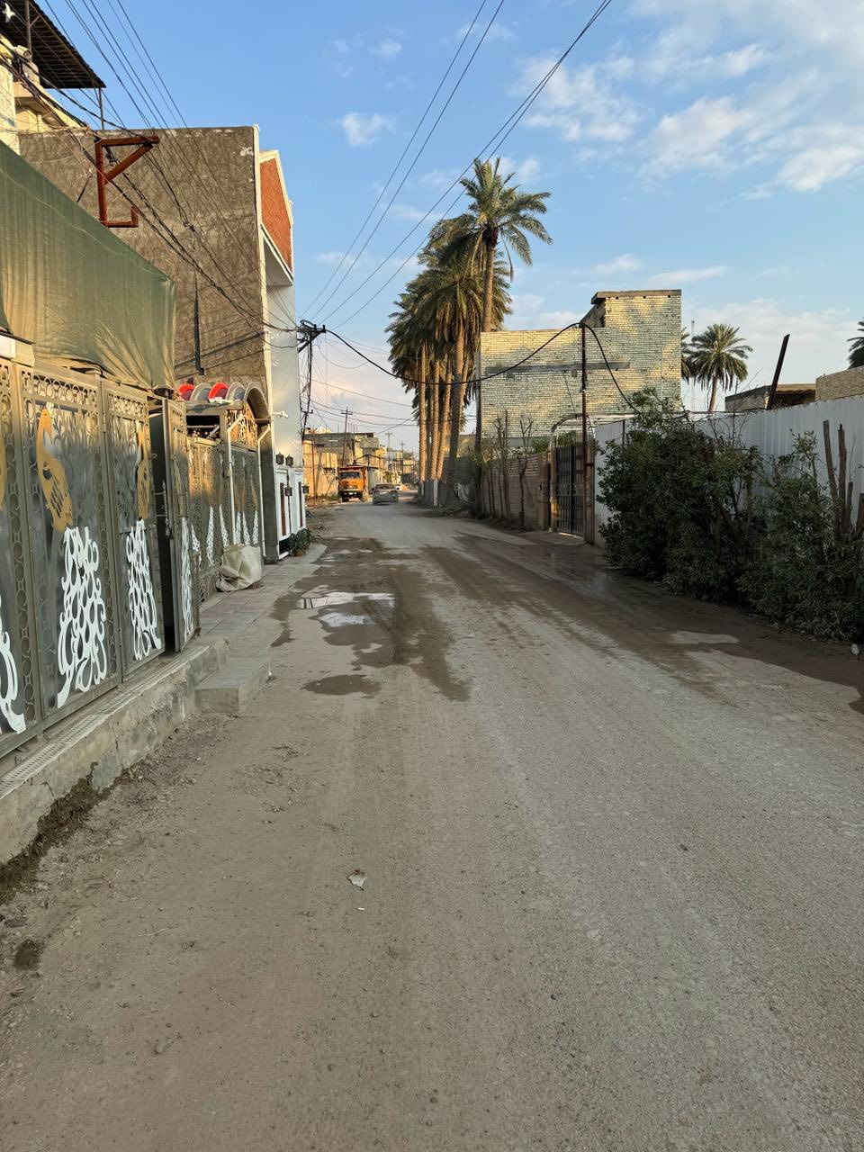 السلام عليكم
بيت + حديقة المساحة ٢٥٠ متر الواجهة ١٦ متر
نزال سليم الشارع الرئيسي  ٢٠٠ متر ملك ٥٠ متر اوقاف
البيت والحديقة موثث بالكامل
تبليط ماء اسئالة وكهرباء فوول كامرات انترنيت مولدة سبالت كلهة شغالة وجديدة 
الاتصال الحاج عمار العزاوي ابو سجاد
***********
