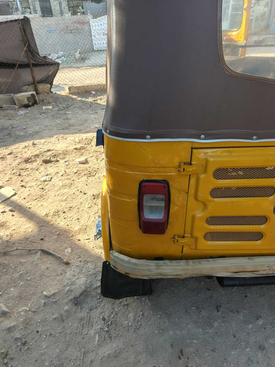 السلام عليكم تكتك البيع موديل ٢٠ بيها دواسات  معمره وبيها بارد يم بك لايت مكان بغداد الغزاليه
***********
