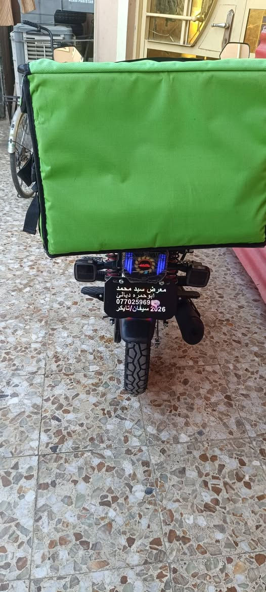 السلام عليكم
سيفان موديل 26 للبيع 
المحرك 200
حالتها كدامك بالصورة 
كلشي شغال بيها 
ينرادلها باتري (الباتري نص عمر)
اذا تشغلها هندر الصبح
تمشيك بقية النهار كله تشتغل سلف 
اوراقها موجودة (مكاتبة+ورقة معرض)
بس مو كمرك
وياها بصمة عدد 2 وسويج عدد 2
السعر 900 بدون الصندوك وبيه مجال بسيط
للاستفسار *********** بغداد, العراق
