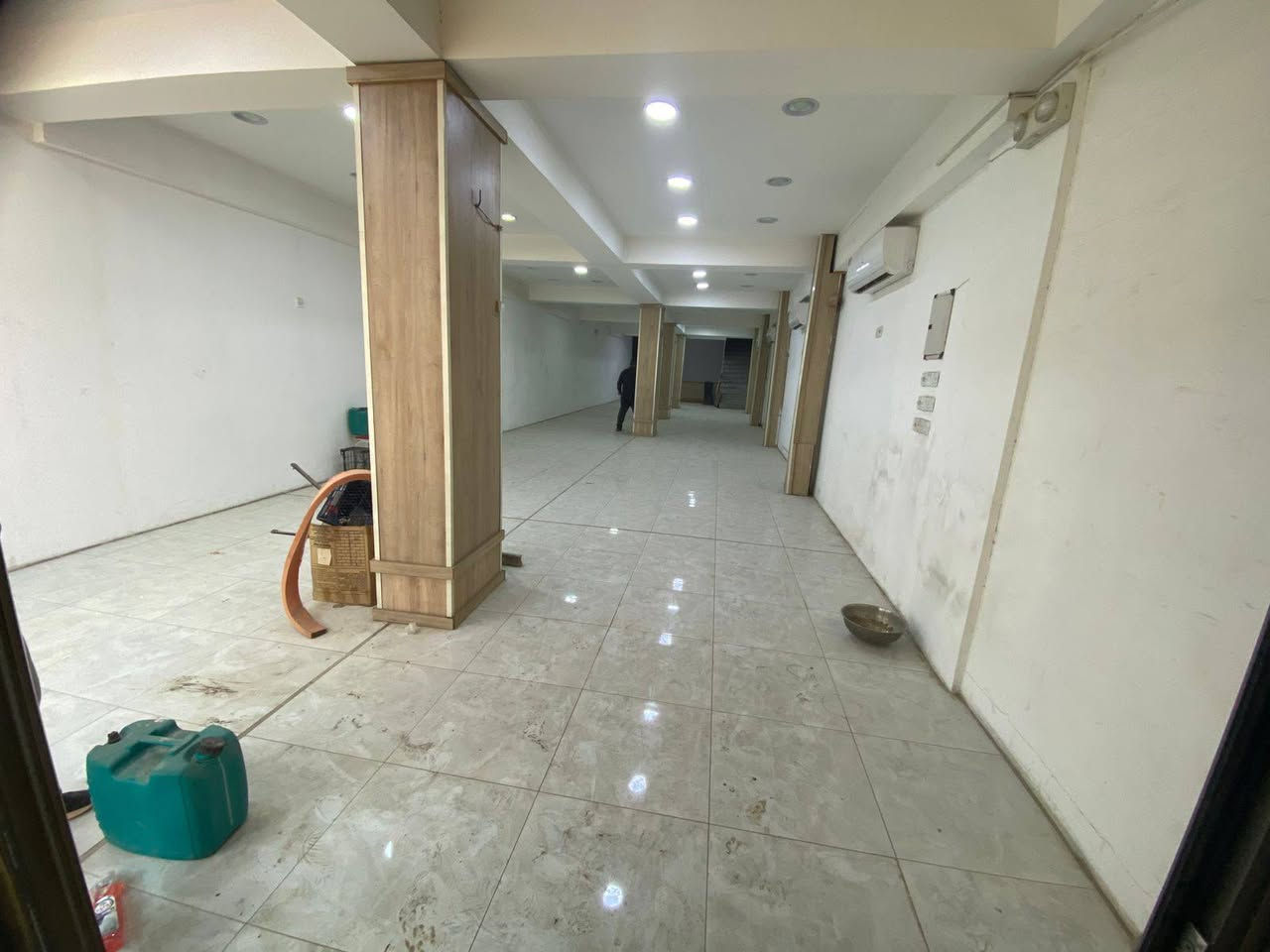 عمارة 6 طوابق للإيجار في منطقة الناظمية خلف معمل جلود مجاور حلويات جواد الشكرجي
العمارة مكونة من 6 طوابق ،مساحة كل طابق 180 متر ،واجهة 6 ونزال 30…

.. أول طابقين كاملة مشطبة ومجهزة بالسبالت ونظام كاميرات تصلح لأن تكون محلات.

.. بقية الطوابق غير كاملة تصلح لأن تكون مخازن.

.. العمارة تؤجر بالكامل أو طوابق…

للإستفسار يرجى المراسلة عبر الخاص أو عبر الرقم التالي:
***********

#عقارات_بغداد #بغداد #عقارات_الكرادة #الكرادة #عقارات_الناظمية #الناظمية
