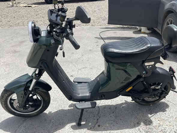 سلام عليكم دراجه من ماركة نيو اصليه بطاريه ليثيوم يولد هاي تختلف عن الموجوده بالسوك هاي ليثيوم ضل عندك عمر اقل شي 6 سنوات وتمشي هواي ومواصفاتها حلوه عالي ناصي رماش رباعيه دراجه ما ماشيه هواي ممشه قليل سعرها مليون وبيها مجال مكاني البصره الزبير اي استفسار هاذ رقمي ***********
