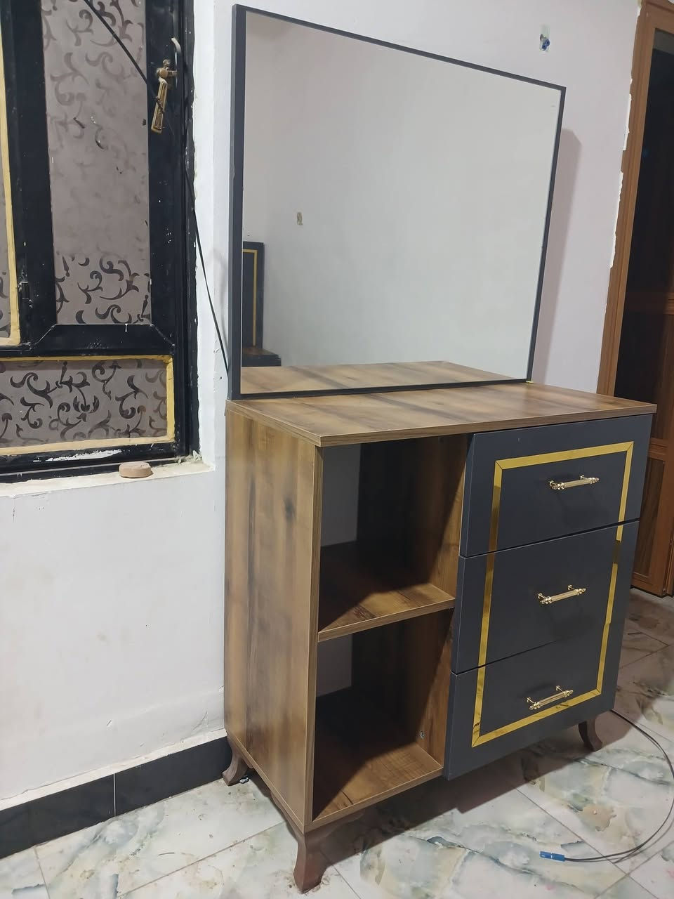 غرفه نوم مستعمله مستعجل عله البيع
مشتريه مليون 100
رايده ابيع 700 الف 
بيه مجال اليريد يشتري انطي سعرك 
الغرفه 6 قطع 
ميز مرايه مثل ما موضح بالصوره 
كومديات جربايه ثنين 
جربايه الحديده مالته ما بيه شي بس الرجلين تعبانات رجل مكسوره بالزاويه مصوره بس الحديد ما بي شي 
)كنتور و ملحق( كنتور الملحق  تعاليك الكنتور بس النص ارفوف  الباقي تعاليك 
شكل نضيف ما بيه اي ما بيه كسور بس ميز المرايه من اول ما شتريته ما بيه باب البصف الجرارات 
عندك رجلين الجربايه مكسرات تعبانات بس الحديد ما بي شي عنواني البصره الزبير توصيل ما عندي تجي  فتح الغرفه عليك هوه بس الكنتور تفتخه انه اساعدك فتح الغرفه والدي نجار 
رقم التلفون وتساب اتصال موجود *********** بخدمه اليجيني اريد بيعه قبل العيد
