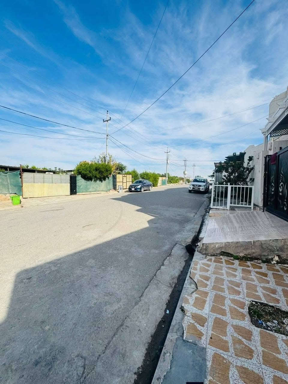 بيت للبيع في #قربو 
#مقابل_حدیقة 
125 متر - طابق واحد وبيتونة
يتكون من :-
 استقبال // غرفة نوم // هول // مطبخ // مجموعة صحية 
العنوان :- على سايدين لاوان مجاور مجمع المهندسين
- يسجل بأسم اي شخص يحمل الجنسية
********************************
خانوو  بۆ فرۆشتن لە #قەرەبوو
125 مەتر - یەک نهۆم 
#پێش_حەدیقە
پێکهاتووە لە :-
ديوه خان // ١ ژووری نوويان //  هۆڵ // چێشتخانە // گەرماو  
ناونیشان :- جووت سایدی لاوان تەنیشت ئاندازياران
**************
***********
وتساب
