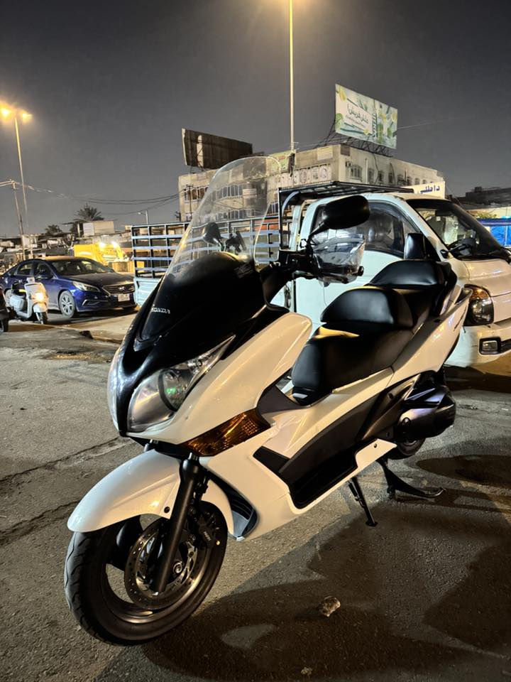 سلام عليكم 
سلفر ونج 
جيتي 400
كفاله عام من صبغ 
مكينه كلجات كفاله دراجه رمبه 
جيب أقوه فيتر وتعال افحص جاهز ترايك الشمال 
سعر 24وبيه مجال الشراي 
ملاحض دراجه ماشيه 72مامصفر منزله ماشيه 60
دراجه وخايسه مثل ذني بشارع 
مكاني مدينت صدر شماعيه 
***********
