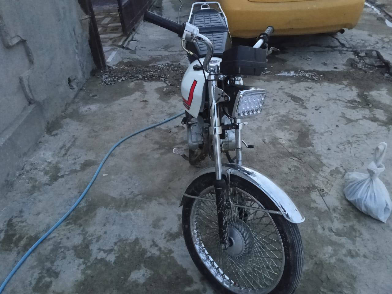 سلام عليكم دراجة تايكر اخت صفر موديل 23 دراجة جديدة بمعنة الكلمة عليهة عقل الكتروني 7 فصلات وصالنصة بصراوية اصلية دراجة مفولة محرك صفر ما مضروب سبانة مكاني كركوك حي النصر 
سعر 450 وبيهة مجال بصيط 
***********
