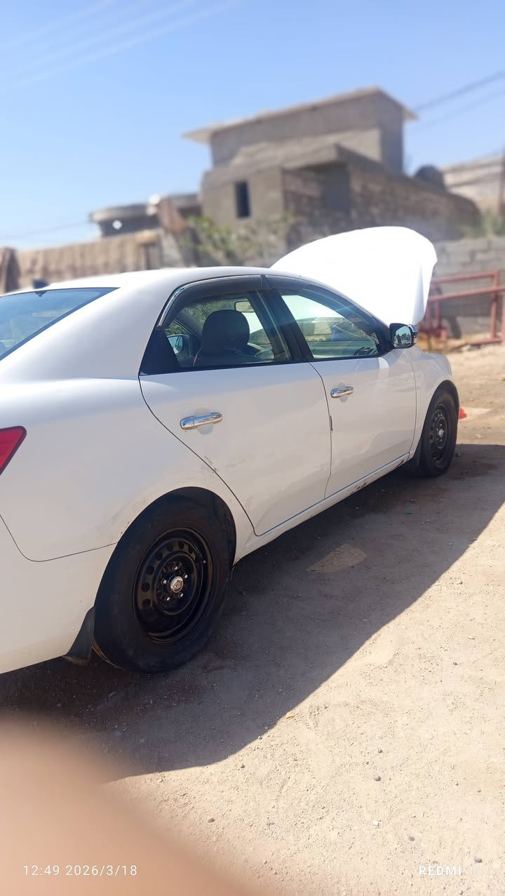 سلام عليكم سياره للبيع كيا سيراتو 2010 السعر 85 ورقه بيه  مجال  مكان نجف الاشرف  ***********

