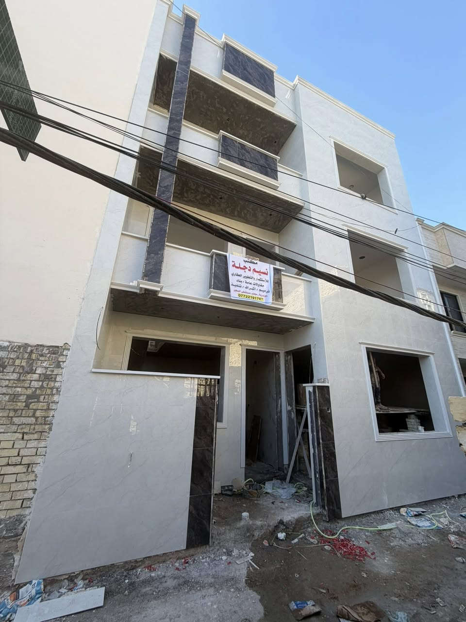 🚩سلام وعليكم 

🔴 دار للبيع 🔴 واجه الدار 10 *10 100م

🔴العنوان الوزيريه قرب مدرسه الحكمه لاهليه 🔴

🔴يحتوي علا 3 طوابق 🔴
الطابق لاول مدخلين صاله استقبال غرفه نوم خدمات 
الطابق الثاني غرفتين نوم خدمات 
الطابق الثالث غرفتين نوم خدمات      سطح 

البيت زيرو تسليم مفتاح خلال شهر واحد 
للستفسار اكثر ***********
