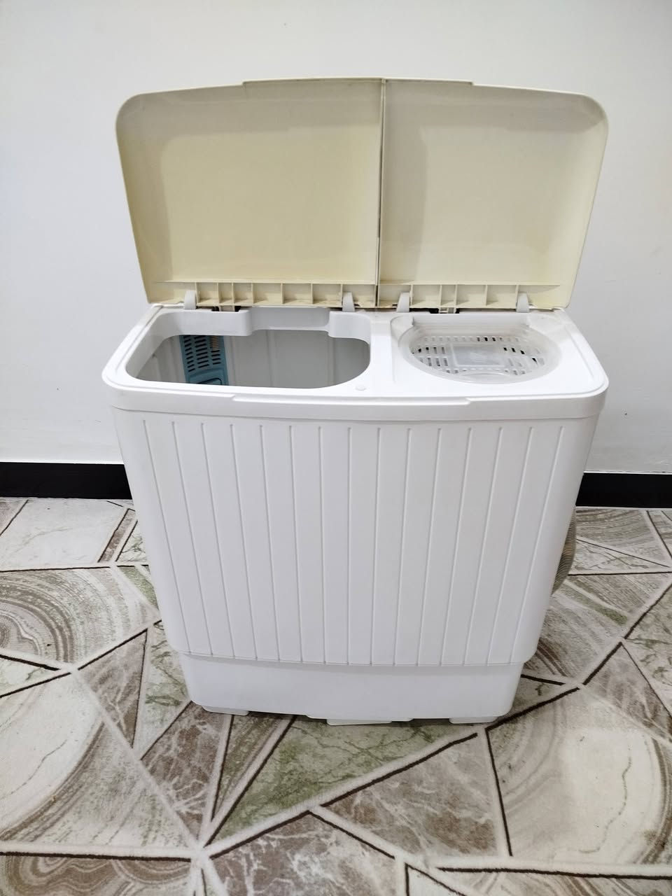 للبيع غساله حجم صغير مال اطفال ماداخله تصليح بيه ضمان 
سعر 60 جاهزه غسل وتنشيف مكاني كربلا ء حي العامل *********** 👈*********** وتساب ماسنجر موجود
