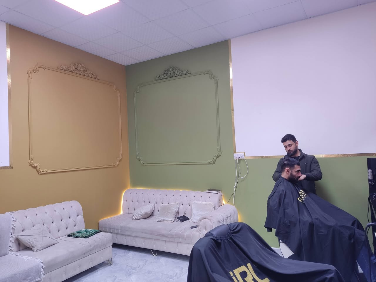 تم افتتاح ....الصالون الملكي للحلاقه الرجاليه العنوان شارع اربعين خلف ماكولات احمد ياسين شارع السايدين قرب التانكي باداره 
((بهاء الحلاق)) قرب جسر الحضره المحمديه سابقا اهلاً وسهلاً بلجميع 

    *********** اسيا
***********كورك
