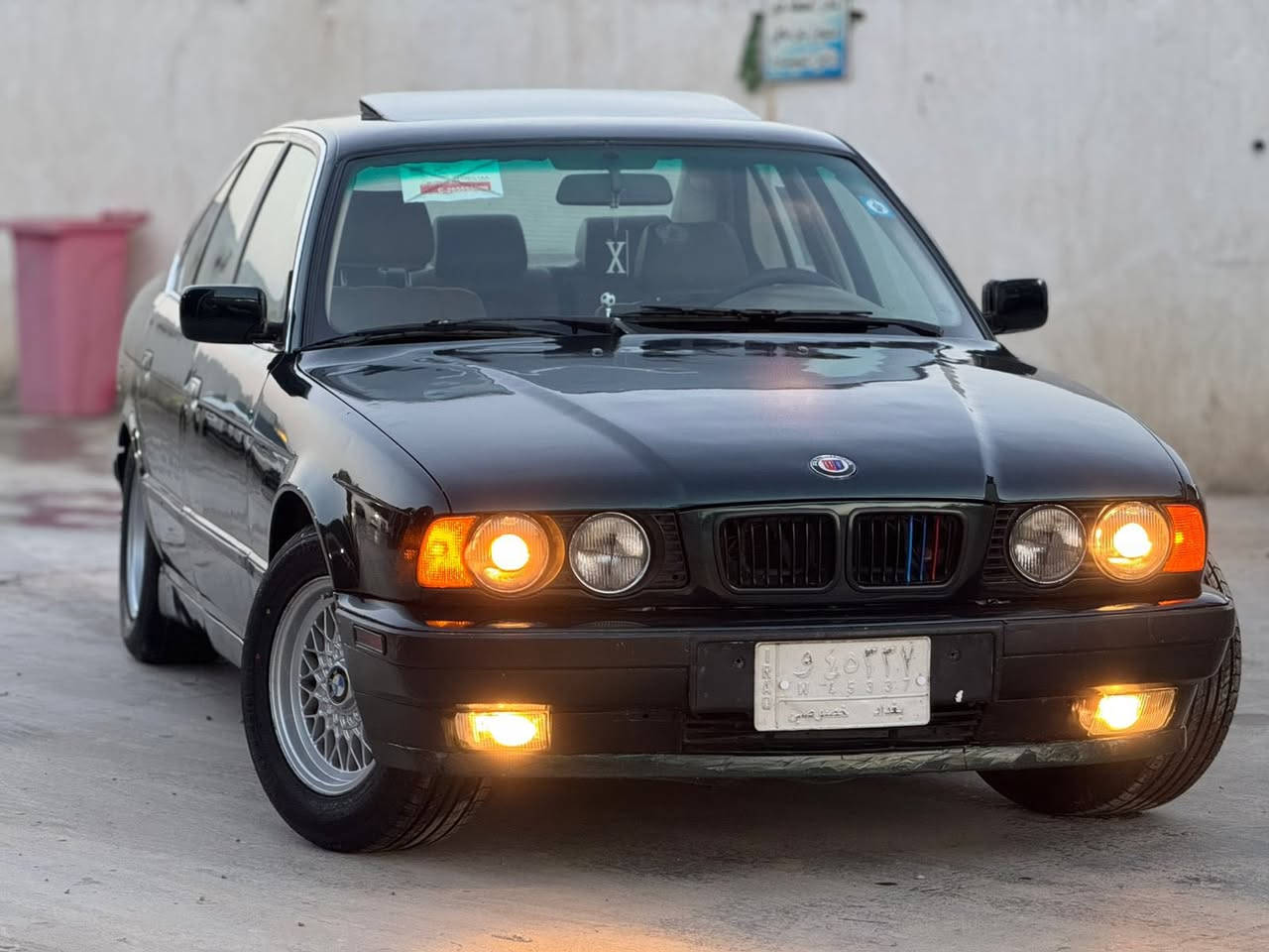 سلام عليكم للبيع BWM 525 مسكر  عدل  بجم عريض  رقم بغداد تحويل مباشر   السيارة جديدة وناعمه جدا سلايت كفاله من خياس وضربه  
    كير ومكيه وحداديه  شرط جديد تدفئة تبريد شغال كهربائيات كله شغال ع بلاد ماكو شي مايشتغل بيها       
غرفه جديده صاج ملكي   
السعر 57 وبيها مجال بسيط  
مكان السياره بابل  
‏استفسار  ***********1
