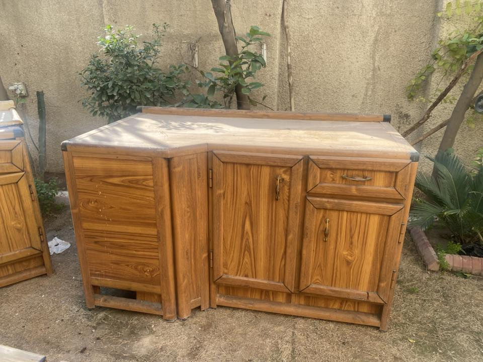 كاونترات مستعملة للبيع السعر 250 الف
للتواصل ***********
