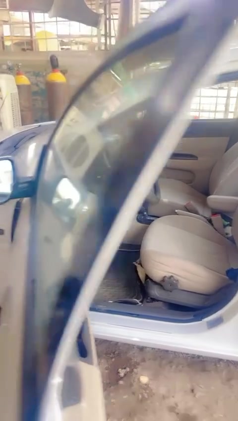 للبيع اكسنت موديل 2011 شركه العامه صبغ بس بنيد ولباقي مكفول رقم بغداد بسمي تحويل ثاني يوم بكام سياره بفداد حي اور 
السعر 105 $ وبيه مجال ملاحضه المحرك 1.6 المرغوب
*********** ستفسار اتصل
