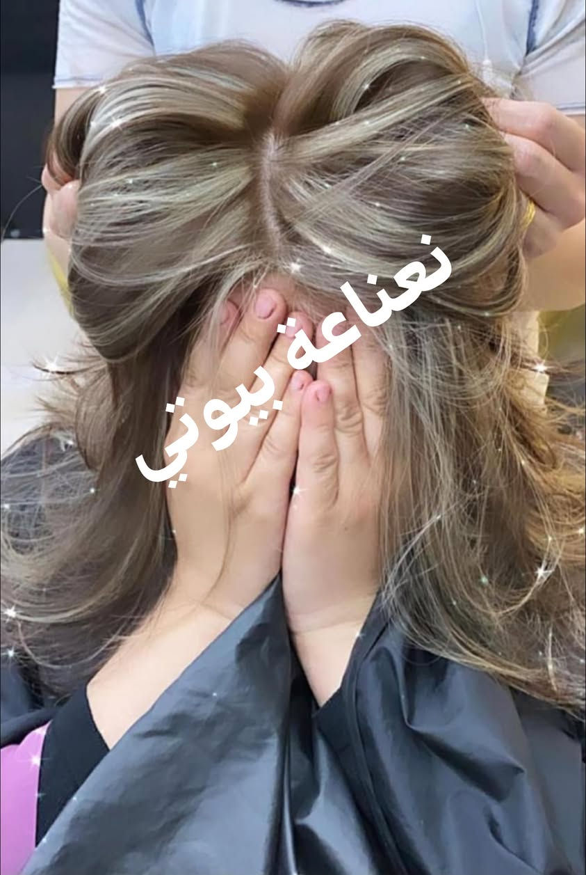 💎 Nanaa Beauty

قائمة الخدمات والأسعار

💅 قسم الأظافر

* جلش (Gel Polish) — 10,000 د.ع
* تقوية الأظافر (Strong Base) — 15,000 د.ع
* سوفت جل — 25,000 د.ع
* هارد جل — 20,000 د.ع
* إكستنشن جل — 30,000 د.ع
* إزالة الجل — 10,000 د.ع
* نيل آرت — يبدأ من 10,000 د.ع

👁️ الرموش

* كلاسيك — 20,000 د.ع
* هايبرد — 25,000 د.ع
* فوليوم — 30,000 د.ع
* إزالة الرموش — 10,000 د.ع

💄 المكياج

* مكياج ناعم — 20,000 د.ع
* مكياج مناسبات — 25,000 د.ع

🎨 التاتو التجميلي

* فيبروز — 50,000 د.ع
* رتوش — 25,000 د.ع

✨ العناية بالبشرة

* تنظيف بشرة عادي — 15,000 د.ع
* هيدرافيشل — 20,000 د.ع
* هيدرافيشل مع تقشير ماسي — 25,000 د.ع

💇‍♀️ الشعر

🎨 الأصباغ

* صبغة لون واحد — يبدأ من 25,000 د.ع
* صبغة مع جذور — يبدأ من 30,000 د.ع
* سحب لون — يبدأ من 30,000 د.ع
* تصحيح لون — يبدأ من 30,000 د.ع
* هايلايت — يبدأ من 35,000 د.ع
* بالياج — يبدأ من 35,000 د.ع

💆‍♀️ المعالجات

* بوتوكس شعر — يبدأ من 25,000 د.ع
* بروتين شعر — يبدأ من 25,000 د.ع
* علاج ترطيب عميق — يبدأ من 20,000 د.ع
* جلسة إنعاش للشعر التالف — يبدأ من 25,000 د.ع

💇 التسريحات

* استشوار — 10,000 د.ع
* ويفي — 15,000 د.ع
* تسريحة مناسبات — 25,000 د.ع

⸻

📌 ملاحظات

* الأسعار قد تختلف حسب طول وكثافة الشعر.
* يُفضّل الحجز المسبق لضمان الموعد.
* نستخدم منتجات أصلية وعالية الجودة للحفاظ على صحة الشعر والبشرة والأظافر.

📞 للحجز والاستفسار

📱 واتساب أو اتصال: ***********

