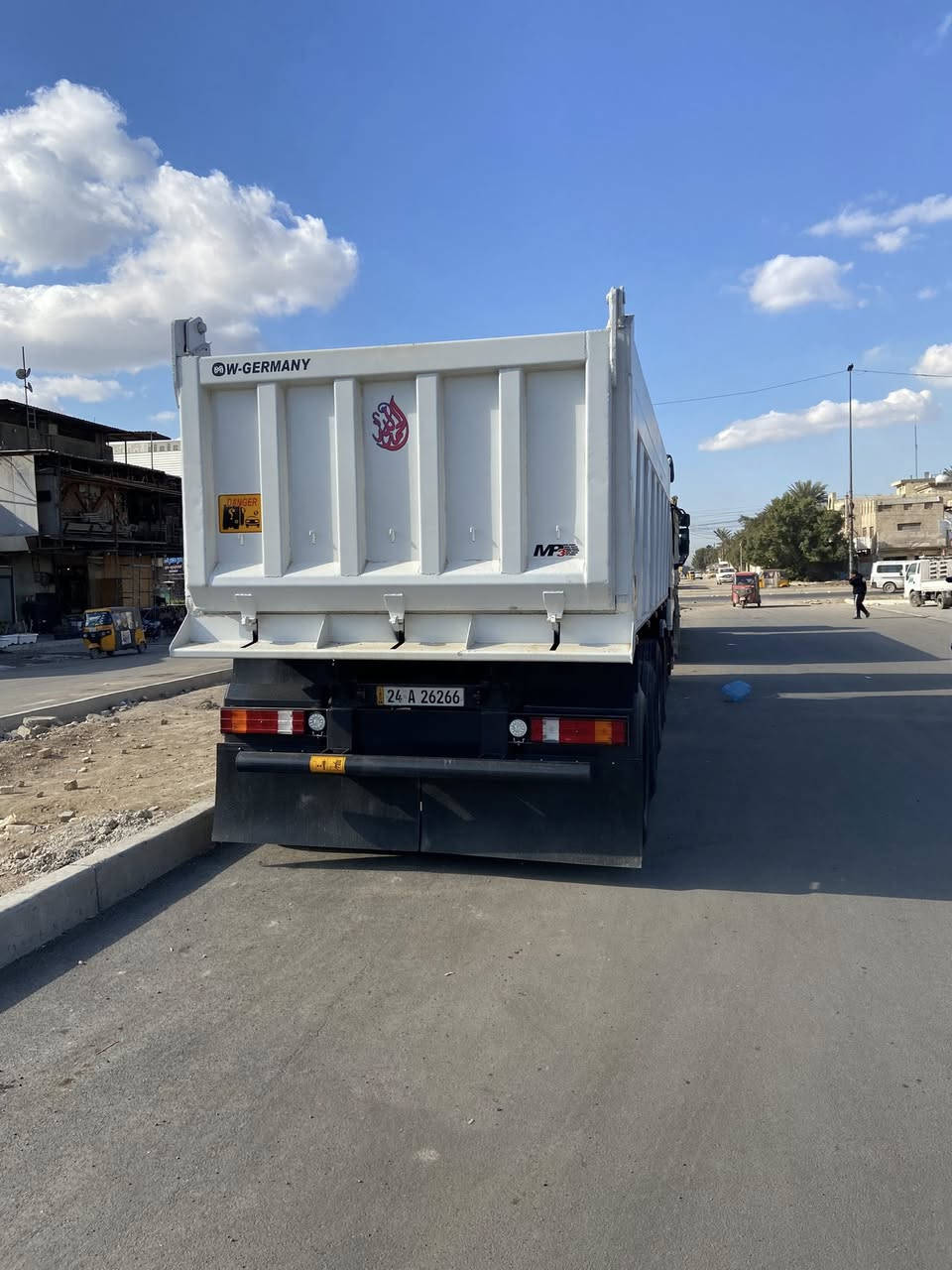 سلام عليكم اكتروز شمعه لفينيه مديل2000 للبيع سياره مكفوله مكان بغداد رقم ***********
