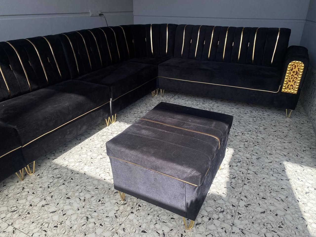 ديوان جديد مامستعمل 7 متر شراي خابر رقم *********** عنوان كركوك
