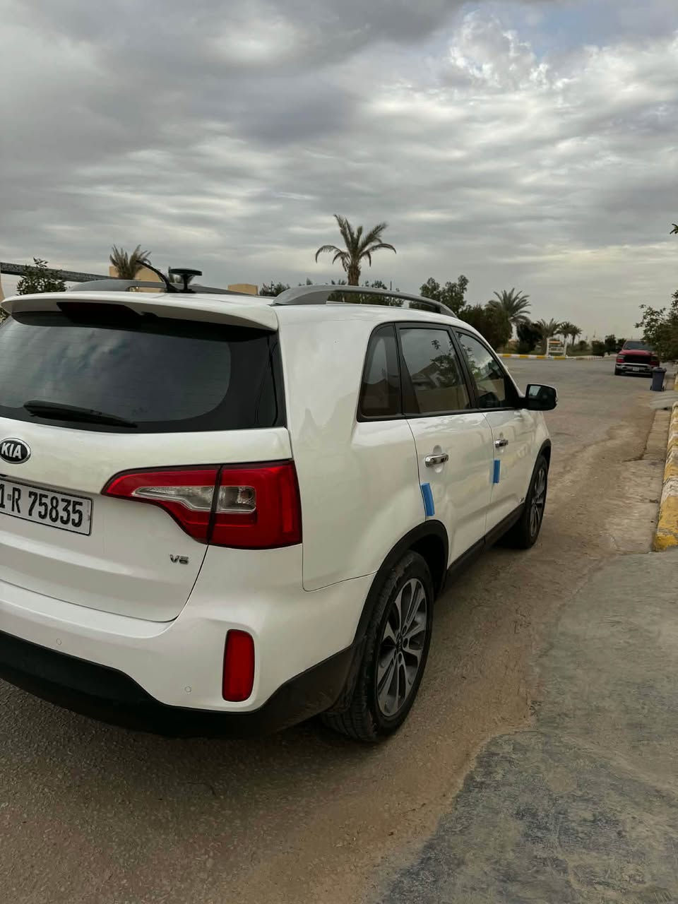 سلام عليكم
للبيع فقط
سورنتو كويتي 2014 فول 
رقم بغداد الجديد باسمي
ماشيه 168
٦ سلندر ٧ راكب 
بصمتين: تشغيل وتقفيل 
بنورما طكتين جام 
بردات خلفية اصلية 
كشنات جلد اصلي 
كشنات كهرباء 
حساس امامي وخلفي 
لايت زنون اصلي 
كامرة دوارة اصلية 
لد امامي وخلفي 
تبريد ٣ قطع ثلج 
كير ومكينة وصدر وحدادية وتبريد مكفول
السياره بيها جاملغ امامي صبغ فقط و بارد باب سايق 
السعر 176
مكانها كربلاء
*********** كربلاء, العراق
