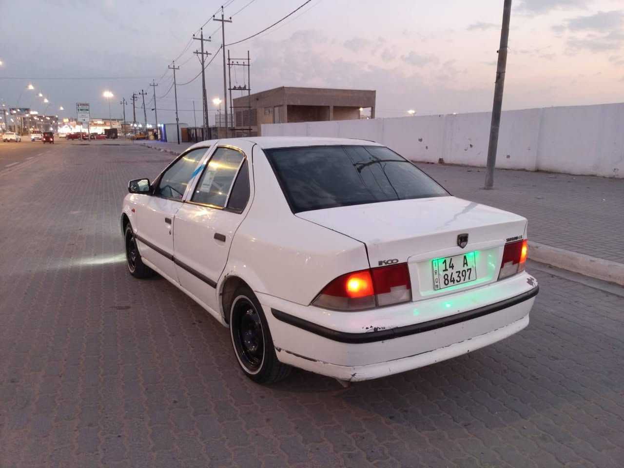 السلام عليكم سمند للبيع مديل 2009 السيارة جاهزة مكينة كير وحدادية رقم بصرة دولي سنوية لل30 تخم تاير جديد خط ابيض السعر 33 مكاني البصرة القبلة *********** متواجد عل واتساب فقط
